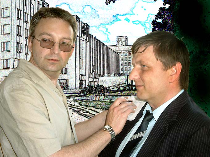 Барченко и Лущиц на фоне корпуса №4 БГУИР