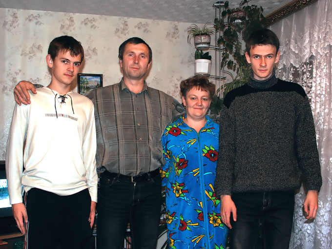  А это моя семья. 2006 году.